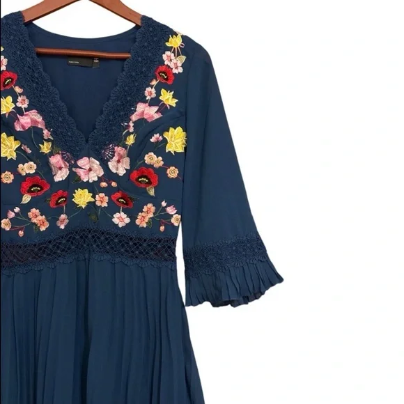 NWT ASOS DESIGN Lace Insert Pleated Midi Dress With Floral Embroidery - Size 6 - Picture 7 of 15